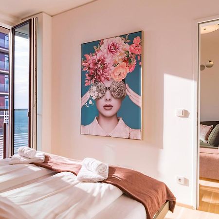 Triiiple Tower Dream Apartments With Rooftop-Summer-Pool Виена Екстериор снимка