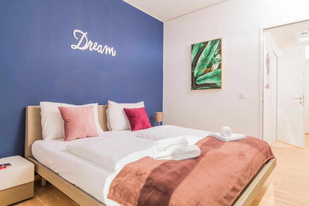 Triiiple Tower Dream Apartments With Rooftop-Summer-Pool Виена Екстериор снимка