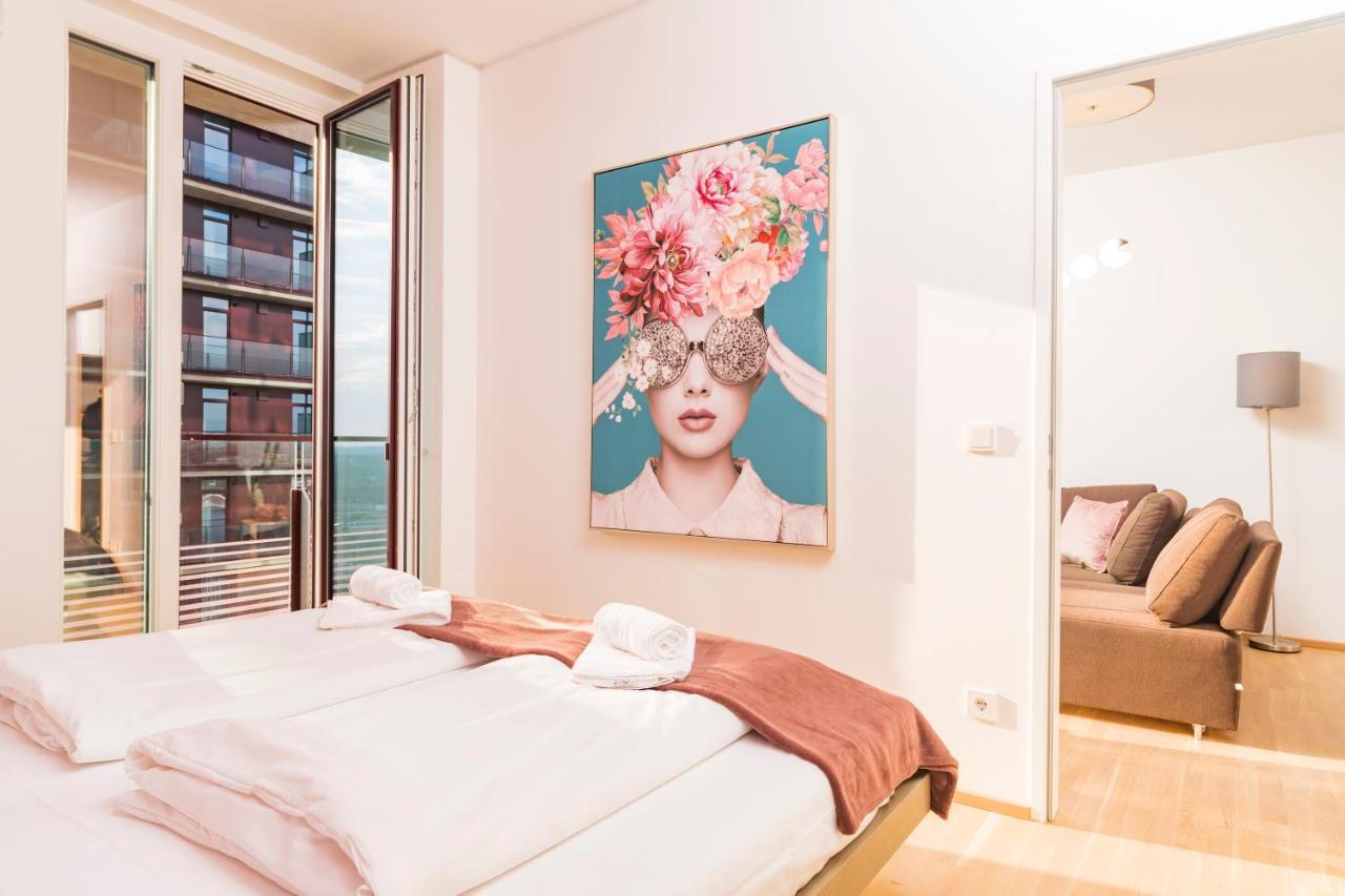 Triiiple Tower Dream Apartments With Rooftop-Summer-Pool Виена Екстериор снимка