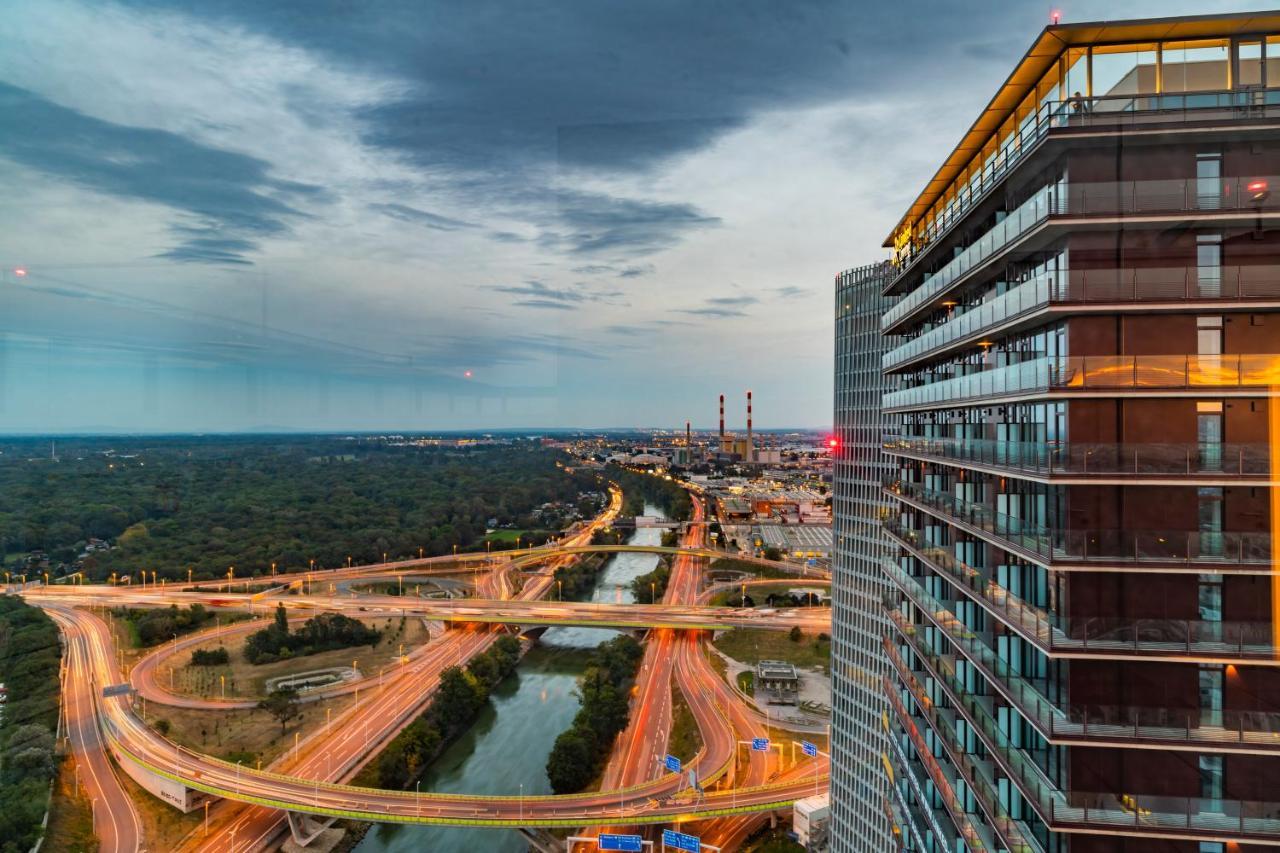 Triiiple Tower Dream Apartments With Rooftop-Summer-Pool Виена Екстериор снимка